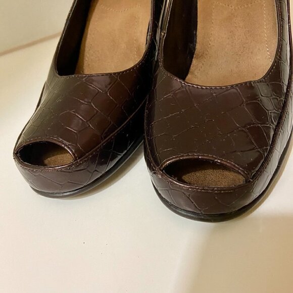 Aerosoles Super Comfort brown reptile leather peep toe heels, 9 - Picture 5 of 14
